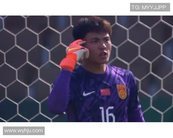 李昊飞身扑救瞬间展现英勇精神与团队合作的力量 李昊飞身扑救瞬间展现英勇精神与团队合作的力量